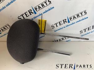 Gebruikte Hoofdsteun Mercedes E Combi (S211) 2.2 E-220 CDI 16V Prijs € 14,95 Margeregeling aangeboden door Sterparts Mercedes specialist