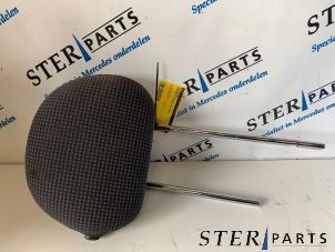 Gebruikte Hoofdsteun Mercedes E Combi (S211) 2.2 E-220 CDI 16V Prijs € 14,95 Margeregeling aangeboden door Sterparts Mercedes specialist