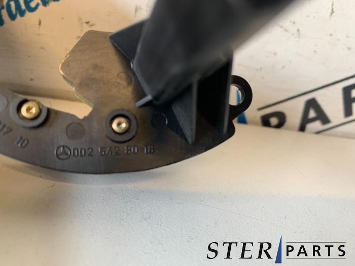 Stuurhoek sensor van een Mercedes-Benz E Combi (S211) 2.2 E-220 CDI 16V 2003