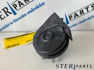 Gebruikte Toeter Mercedes E Combi (S211) 2.2 E-220 CDI 16V Prijs € 25,00 Margeregeling aangeboden door Sterparts Mercedes specialist