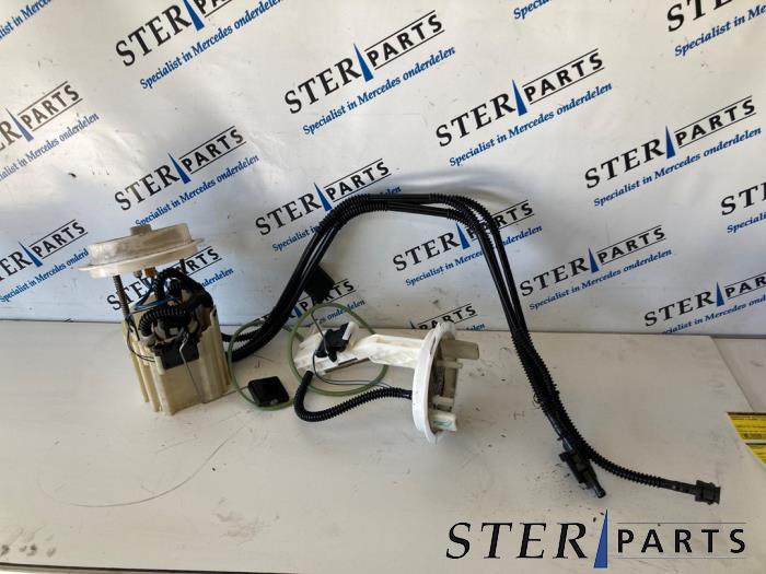 Brandstofpomp Elektrisch van een Mercedes-Benz C (W204) 2.2 C-200 CDI 16V Eco 2008