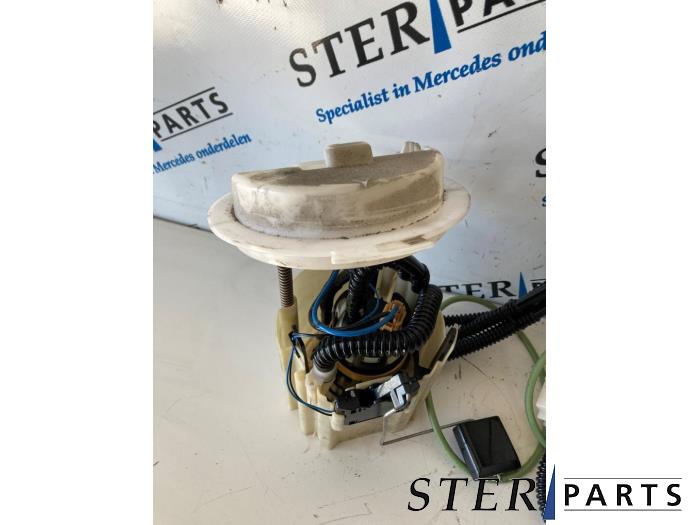 Brandstofpomp Elektrisch van een Mercedes-Benz C (W204) 2.2 C-200 CDI 16V Eco 2008