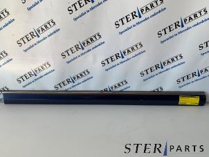 Gebruikte Portierlijst Mercedes E (W210) 2.2 E-220D 16V Prijs € 14,95 Margeregeling aangeboden door Sterparts Mercedes specialist