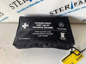 Gebruikte EHBO kit Mercedes C Estate (S204) 3.0 C-320 CDI V6 24V Prijs € 14,95 Margeregeling aangeboden door Sterparts Mercedes specialist