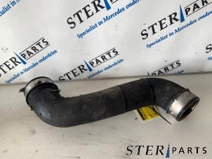 Gebruikte Intercooler Slang Mercedes E Combi (S211) 3.2 E-320 CDI 24V Prijs € 15,00 Margeregeling aangeboden door Sterparts Mercedes specialist