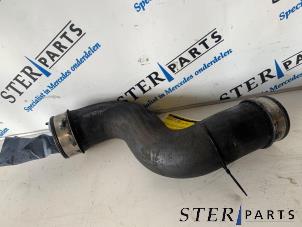 Gebruikte Intercooler Slang Mercedes E Combi (S211) 3.2 E-320 CDI 24V Prijs € 19,95 Margeregeling aangeboden door Sterparts Mercedes specialist