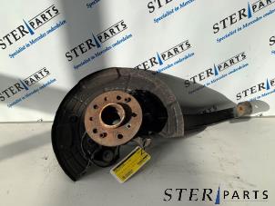 Gebruikte Fusee links-voor Mercedes R (W251) 3.0 320 CDI 24V 4-Matic Prijs € 125,00 Margeregeling aangeboden door Sterparts Mercedes specialist