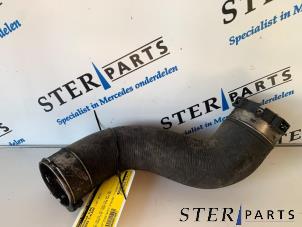 Gebruikte Intercooler Slang Mercedes C Estate (S204) 2.2 C-180 CDI 16V BlueEFFICIENCY Prijs € 39,95 Margeregeling aangeboden door Sterparts Mercedes specialist