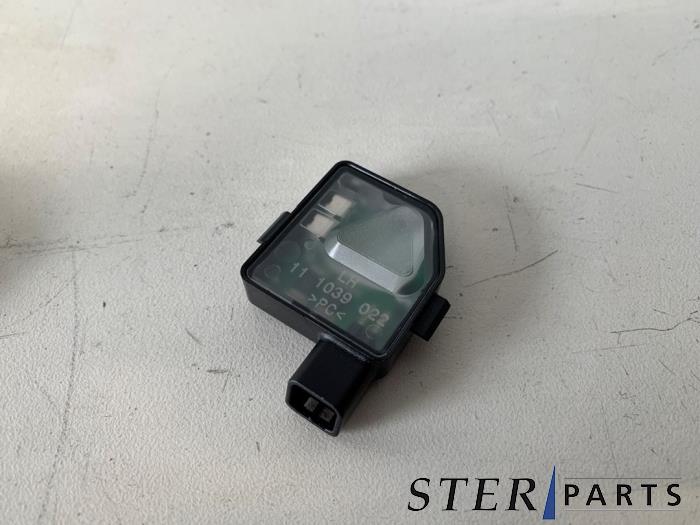 Gebruikte Dode hoek sensor Mercedes Sprinter 3t (910.6) 211 CDI 2.1 D FWD Prijs € 180,90 Inclusief btw aangeboden door Sterparts Mercedes specialist