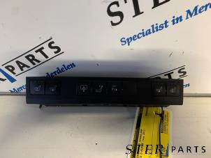 Gebruikte Schakelaar Stoelverwarming Mercedes E (W212) E-350 CDI BlueEfficiency 3.0 V6 24V Prijs € 39,50 Margeregeling aangeboden door Sterparts Mercedes specialist