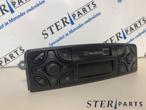 Gebruikte Radio CD Speler Mercedes C (W203) 1.8 C-200 CGI 16V Prijs € 75,00 Margeregeling aangeboden door Sterparts Mercedes specialist