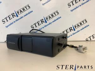 Gebruikte CD Wisselaar Mercedes ML I (163) 2.7 270 CDI 20V Prijs € 75,00 Margeregeling aangeboden door Sterparts Mercedes specialist