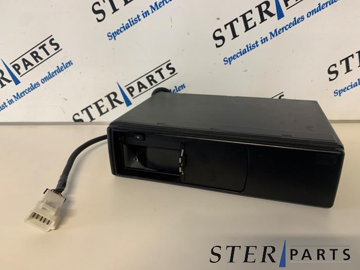CD Wisselaar van een Mercedes-Benz ML I (163) 2.7 270 CDI 20V 2003