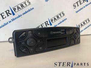 Gebruikte Radio CD Speler Mercedes C (W203) 1.8 C-200 CGI 16V Prijs € 75,00 Margeregeling aangeboden door Sterparts Mercedes specialist