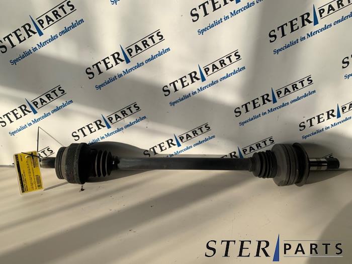 Gebruikte Aandrijfas links-achter Mercedes E (W212) E-350 CDI BlueEfficiency 3.0 V6 24V Prijs € 49,50 Margeregeling aangeboden door Sterparts Mercedes specialist