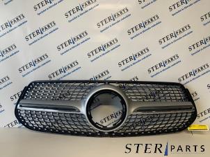 Gebruikte Grille Mercedes GLE (V167) 350 e 2.0 16V 4-Matic Prijs € 149,50 Margeregeling aangeboden door Sterparts Mercedes specialist