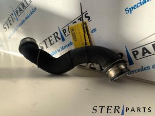 Gebruikte Radiateurslang Mercedes E Estate (S212) E-220 CDI 16V BlueEfficiency Prijs € 9,50 Margeregeling aangeboden door Sterparts Mercedes specialist