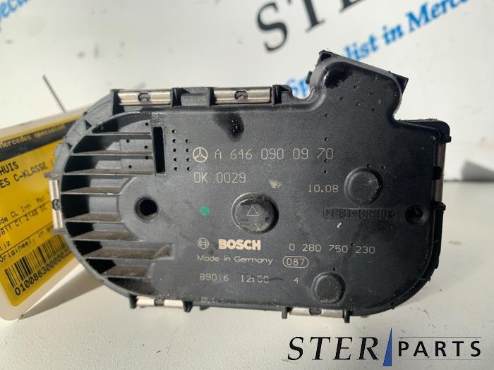 Gasklephuis van een Mercedes-Benz C Estate (S204) 2.2 C-200 CDI 16V . 2009