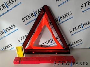 Gebruikte Gevarendriehoek Mercedes C Estate (S204) 2.2 C-200 CDI 16V . Prijs € 19,95 Margeregeling aangeboden door Sterparts Mercedes specialist