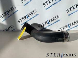 Gebruikte Intercooler Slang Mercedes C Estate (S204) 2.2 C-200 CDI 16V . Prijs € 19,95 Margeregeling aangeboden door Sterparts Mercedes specialist