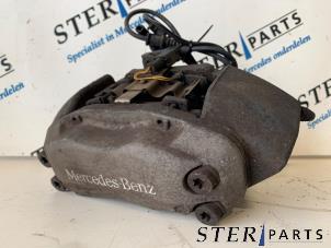 Gebruikte Remklauw (Tang) rechts-voor Mercedes SLK (R171) 3.5 350 V6 24V Prijs € 94,50 Margeregeling aangeboden door Sterparts Mercedes specialist