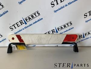 Gebruikte Gevarendriehoek Mercedes SLK (R170) 2.3 230 K 16V Prijs € 14,95 Margeregeling aangeboden door Sterparts Mercedes specialist