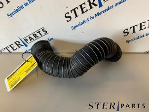 Gebruikte Intercooler Slang Mercedes SLK (R170) 2.3 230 K 16V Prijs € 29,50 Margeregeling aangeboden door Sterparts Mercedes specialist