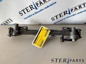 Gebruikte Injector brug Mercedes SLK (R170) 2.3 230 K 16V Prijs € 39,50 Margeregeling aangeboden door Sterparts Mercedes specialist