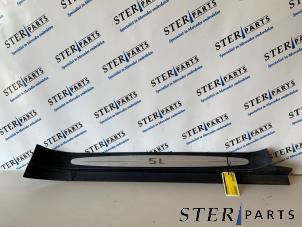 Gebruikte Voorinstap rechts Mercedes SL (R230) 5.0 SL-500 V8 24V Prijs € 49,95 Margeregeling aangeboden door Sterparts Mercedes specialist