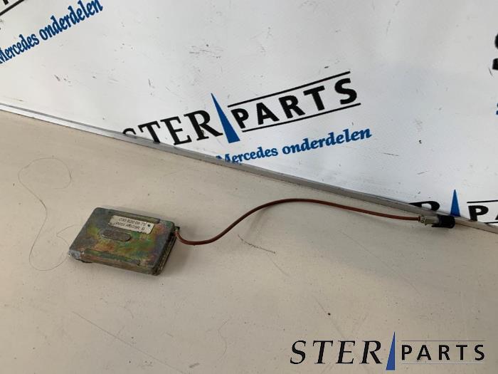 Gebruikte Antenne Mercedes SL (R230) 5.0 SL-500 V8 24V Prijs € 39,50 Margeregeling aangeboden door Sterparts Mercedes specialist