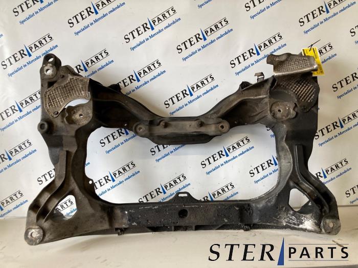 Gebruikte Subframe Mercedes SL (R230) 5.0 SL-500 V8 24V Prijs € 195,00 Margeregeling aangeboden door Sterparts Mercedes specialist