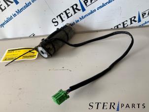 Gebruikte Stoelmotor Mercedes SL (R230) 5.0 SL-500 V8 24V Prijs € 49,50 Margeregeling aangeboden door Sterparts Mercedes specialist