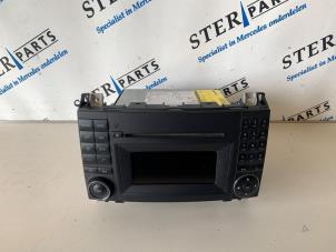 Gebruikte Radio CD Speler Mercedes A (W169) 1.7 A-170 Prijs € 151,25 Inclusief btw aangeboden door Sterparts Mercedes specialist