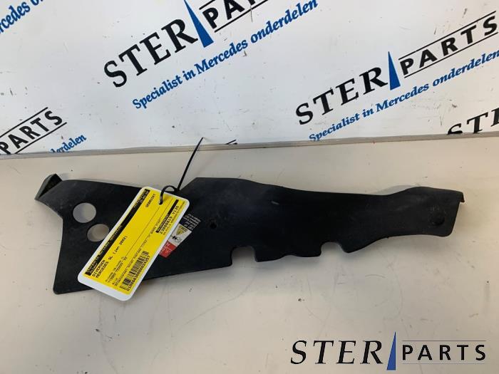 Gebruikte Diversen Mercedes SL (R230) 5.0 SL-500 V8 24V Prijs € 9,50 Margeregeling aangeboden door Sterparts Mercedes specialist