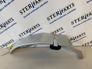 Gebruikte Sierstrip Mercedes SL (R230) 5.0 SL-500 V8 24V Prijs € 45,00 Margeregeling aangeboden door Sterparts Mercedes specialist