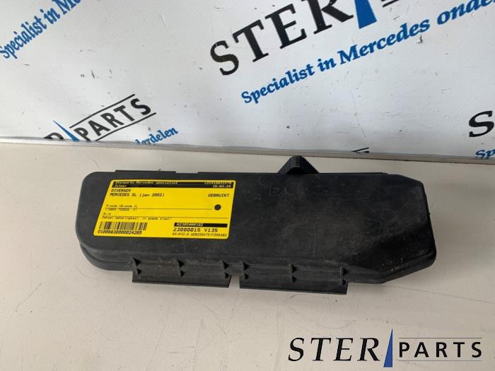 Gebruikte Diversen Mercedes SL (R230) 5.0 SL-500 V8 24V Prijs € 12,50 Margeregeling aangeboden door Sterparts Mercedes specialist