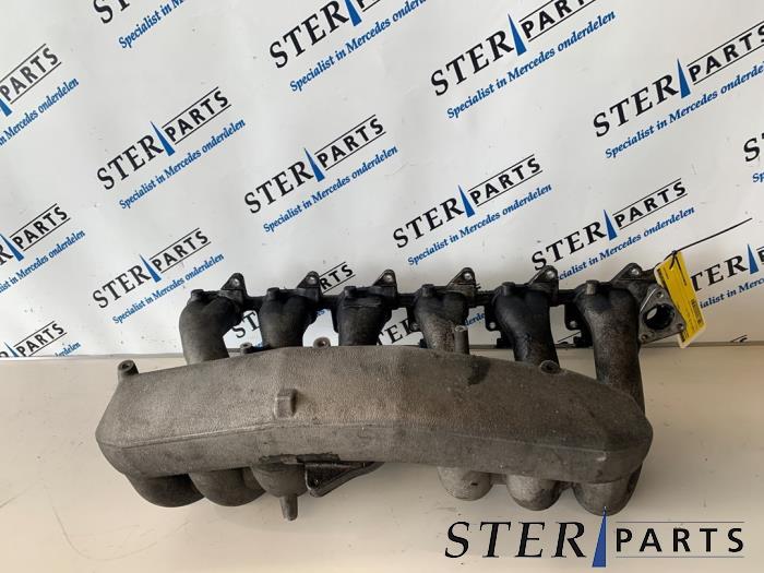 Inlaatspruitstuk van een Mercedes-Benz E (W210) 3.2 E-320 CDI 24V 2001