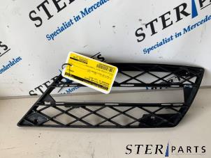 Gebruikte Afdekplaat mistlamp rechts Mercedes SL (R231) 350 CGI 3.5 V6 24V Prijs € 9,50 Margeregeling aangeboden door Sterparts Mercedes specialist