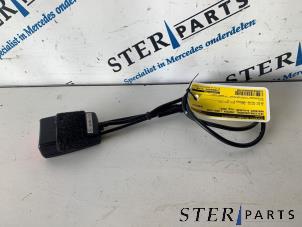 Gebruikte Veiligheidsgordel Insteek links-voor Mercedes B (W245) 2.0 B-200 16V Turbo Prijs € 9,50 Margeregeling aangeboden door Sterparts Mercedes specialist