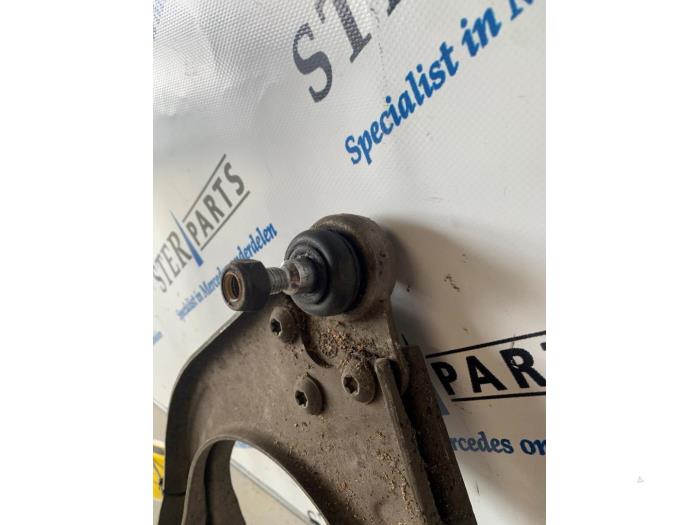 Draagarm Boven links-voor van een Mercedes-Benz E (W211) 2.2 E-200 CDI 16V 2006