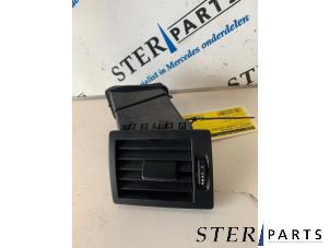 Gebruikte Luchtrooster Dashboard Mercedes B (W245) 2.0 B-200 16V Turbo Prijs € 14,95 Margeregeling aangeboden door Sterparts Mercedes specialist