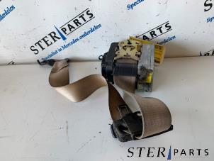 Gebruikte Veiligheidsgordel links-voor Mercedes C (W203) 2.7 C-270 CDI 20V Prijs € 34,95 Margeregeling aangeboden door Sterparts Mercedes specialist
