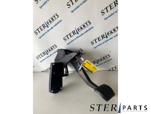 Gebruikte Rempedaal Mercedes B (W245) 2.0 B-200 16V Turbo Prijs € 19,50 Margeregeling aangeboden door Sterparts Mercedes specialist