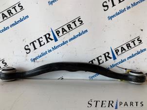 Gebruikte Reactiestang rechts-achter Mercedes ML III (166) 3.0 ML-400 V6 24V Turbo 4-Matic Prijs € 49,50 Margeregeling aangeboden door Sterparts Mercedes specialist