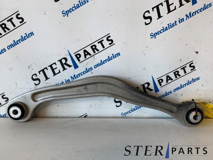 Gebruikte Reactiestang rechts-achter Mercedes S (222.0/222.1) 3.0 S-400 24V 4-Matic Prijs € 69,50 Margeregeling aangeboden door Sterparts Mercedes specialist