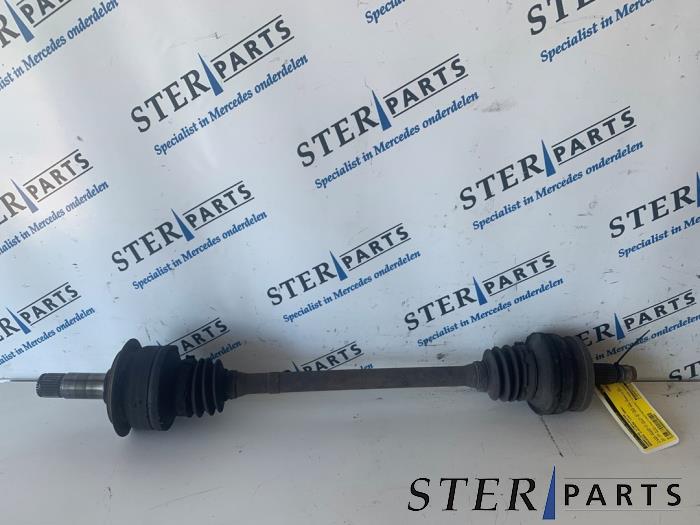 Gebruikte Aandrijfas links-achter Mercedes C (W203) 2.7 C-270 CDI 20V Prijs € 74,50 Margeregeling aangeboden door Sterparts Mercedes specialist