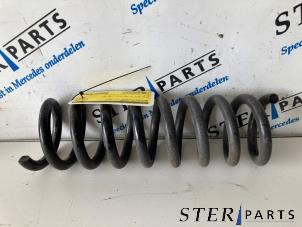 Gebruikte Schroefveer achter Mercedes C (W203) 2.7 C-270 CDI 20V Prijs € 24,95 Margeregeling aangeboden door Sterparts Mercedes specialist