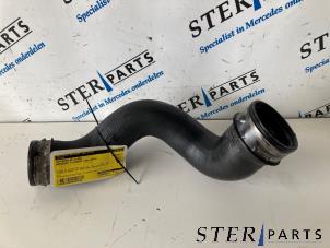 Gebruikte Intercooler Slang Mercedes C (W203) 2.7 C-270 CDI 20V Prijs € 24,95 Margeregeling aangeboden door Sterparts Mercedes specialist