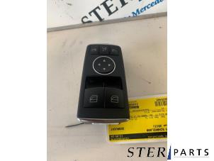 Gebruikte Schakelaar Elektrisch Raam Mercedes SL (R231) 350 CGI 3.5 V6 24V Prijs € 54,95 Margeregeling aangeboden door Sterparts Mercedes specialist
