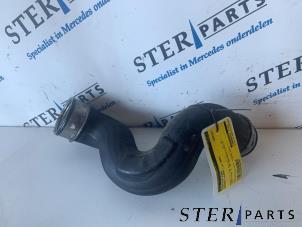Gebruikte Intercooler Slang Mercedes C (W203) 2.7 C-270 CDI 20V Prijs € 24,95 Margeregeling aangeboden door Sterparts Mercedes specialist
